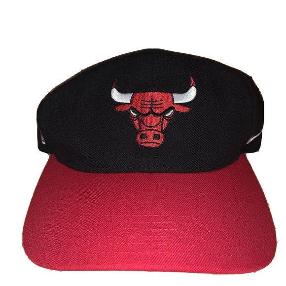 Vintage 90s Nike Chicago Bulls Strapback Hat Cap Embroidered Michael Jordan RARE - Picture 1 of 9